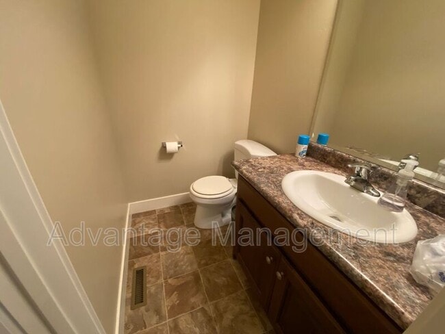 Building Photo - 887 Independence Ave