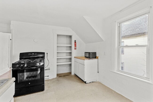 Building Photo - 278 Auburn St