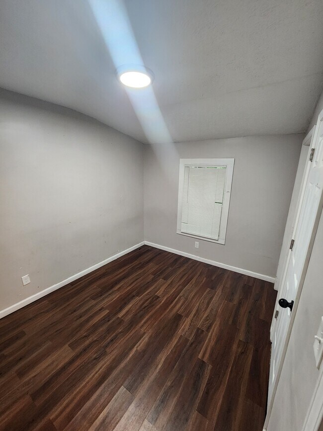 Building Photo - 1709 Dumesnil St