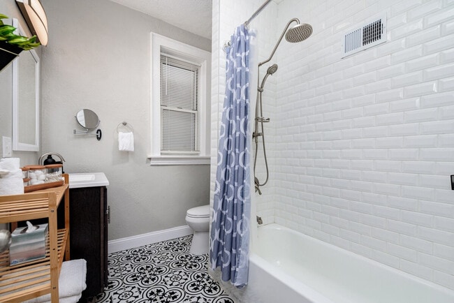 Building Photo - 3956 Tholozan Ave