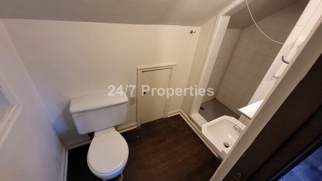 Building Photo - Charming 3BD | 2BA Cottage + Bonus Room - ...