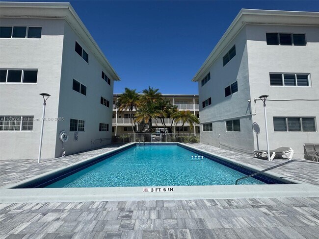 Building Photo - 462 Golden Isles Dr