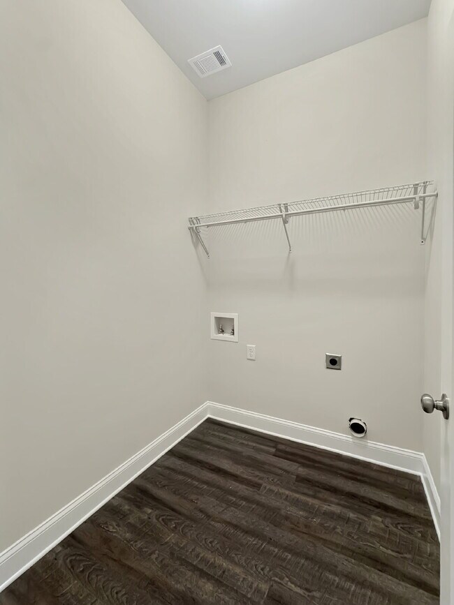 Building Photo - Roomy and Modern New Construction Home Available Now!