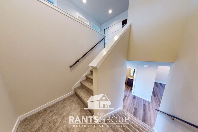 Building Photo - Beautiful Steilacoom Ridge Home! Easy free...