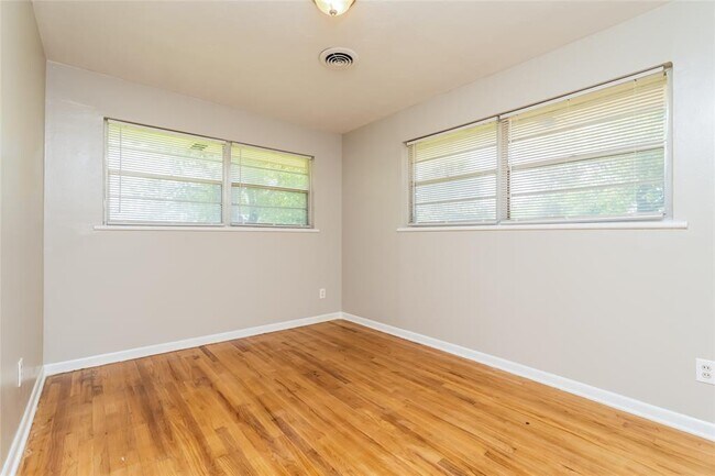 Building Photo - 9712 Mahler Pl