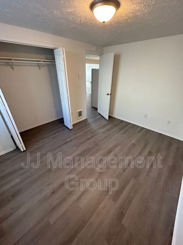 Building Photo - 1207 2nd St