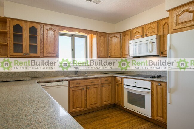 Building Photo - CALL US TODAY AT (505) 808-6467 TO SCHEDUL...