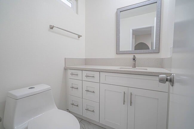 Building Photo - COMING SOON! 4 Bedroom Condo for Rent in Panorama City!