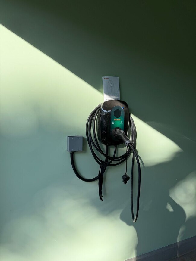 Building Photo - 1276 S Nahale Pl