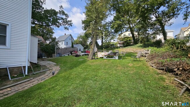 Building Photo - 319 Delavan Ave