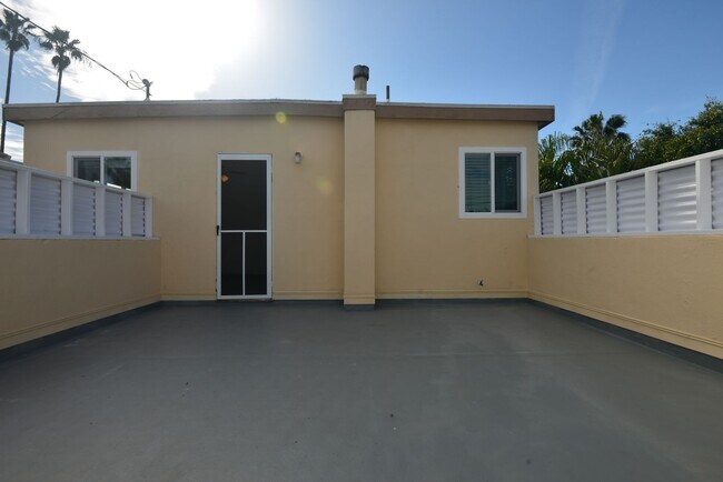 Building Photo - Ocean Avenue Duplex