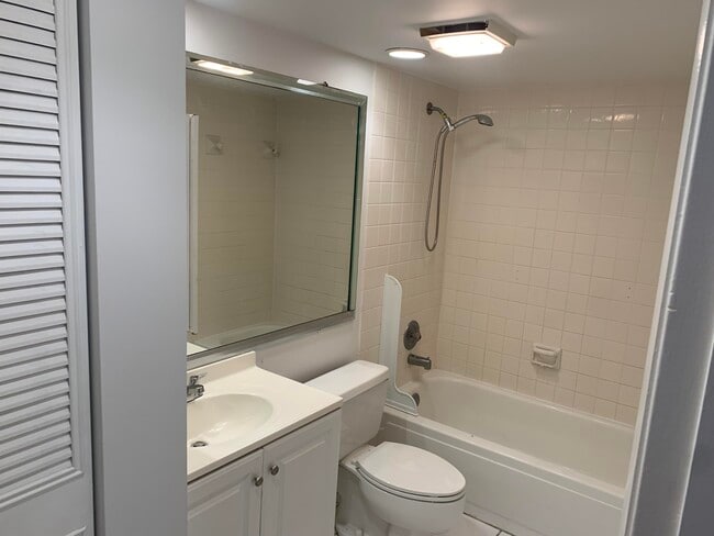 Building Photo - 3026 30th Ln
