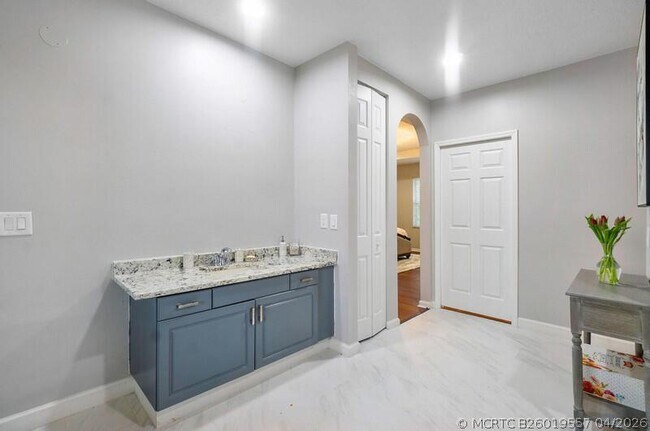 Building Photo - 9271 Madewood Ct