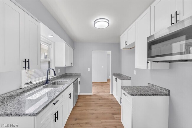 Building Photo - 30021 Robert St