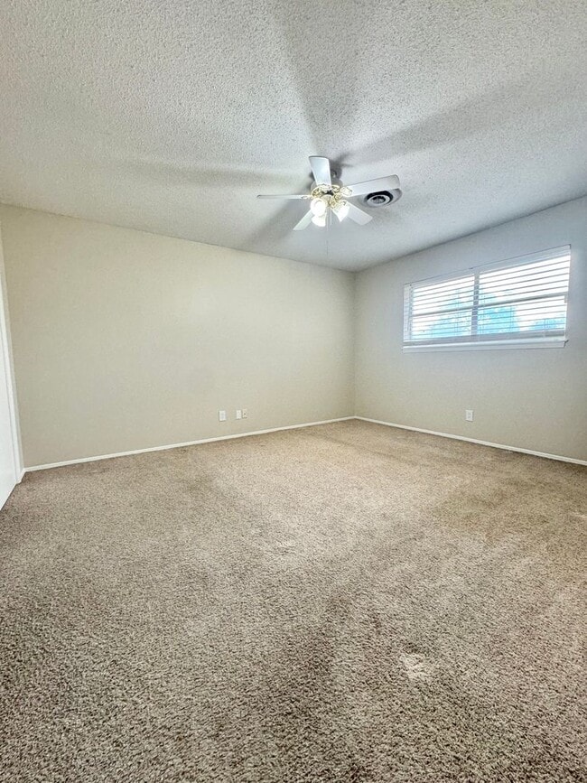 Building Photo - Coming Available June 2025 - 3-Bedroom Hom...