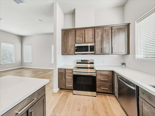 Building Photo - 10534 Executive Lake Dr