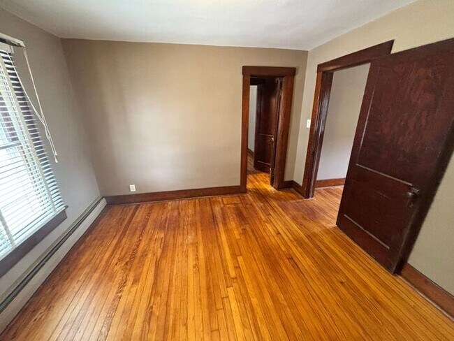 Building Photo - Charming Single-Family Home