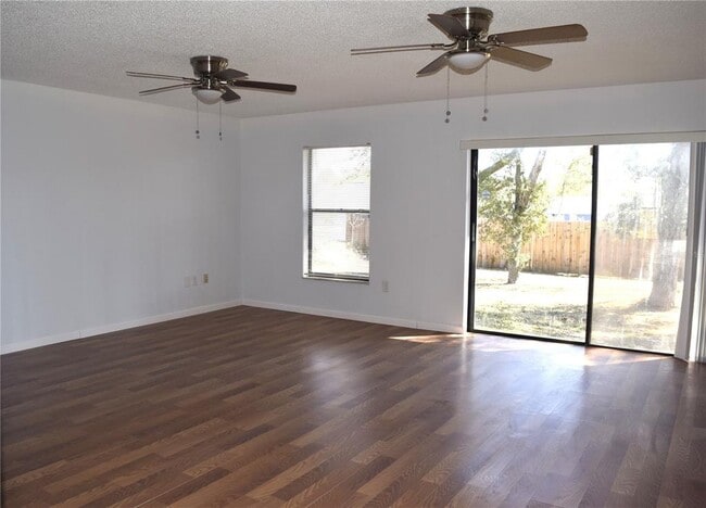 Building Photo - 463 Marion Oaks Dr