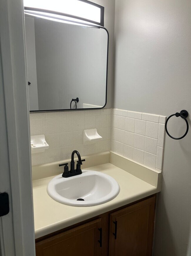 Building Photo - 2 Bedroom and 1.5 Bath Townhome - Troy, Ohio!