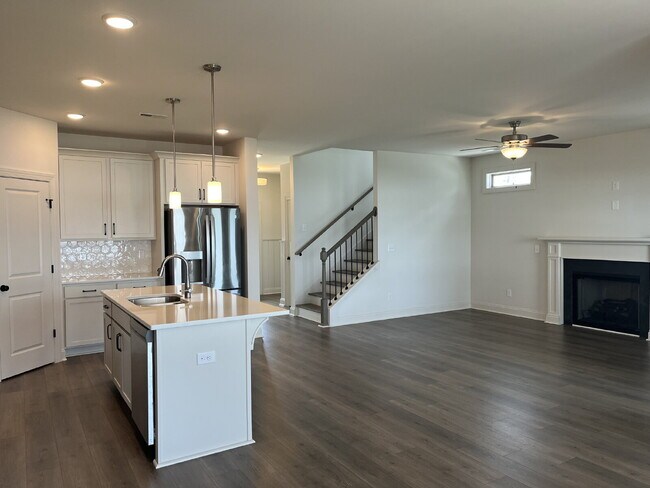 Building Photo - "Spacious 4-Bedroom Retreat with 3.5 Baths in Charming Mt. Juliet!"