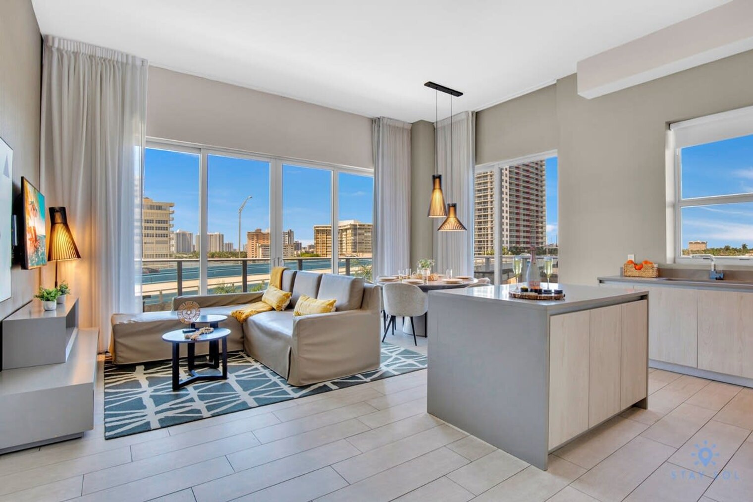 Building Photo - 4010 S Ocean Dr