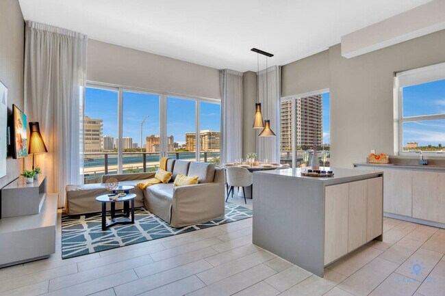 Building Photo - 4010 S Ocean Dr
