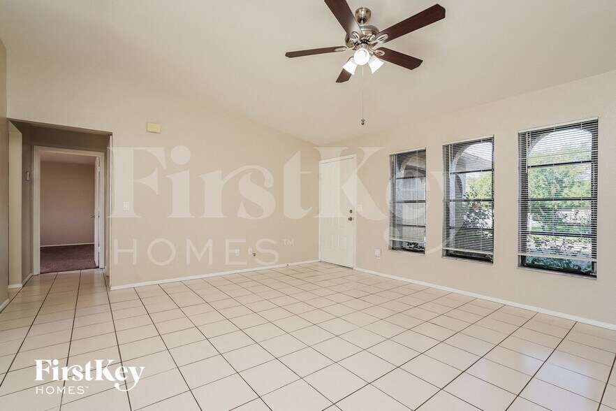 Building Photo - 241 SE 1st Ave