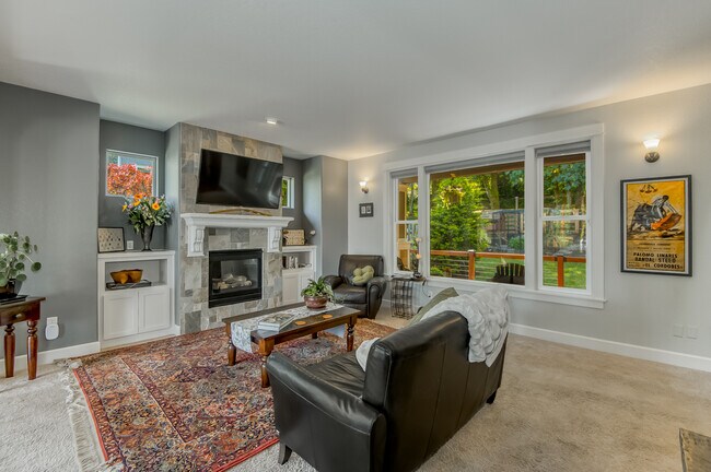 MAIN HOUSE - LIVING ROOM - 421 5th Ave