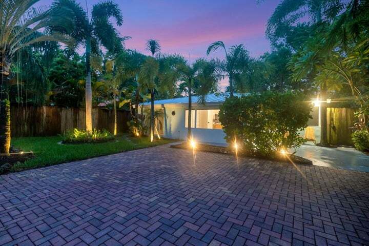 Building Photo - 1317 NE 1st Ave