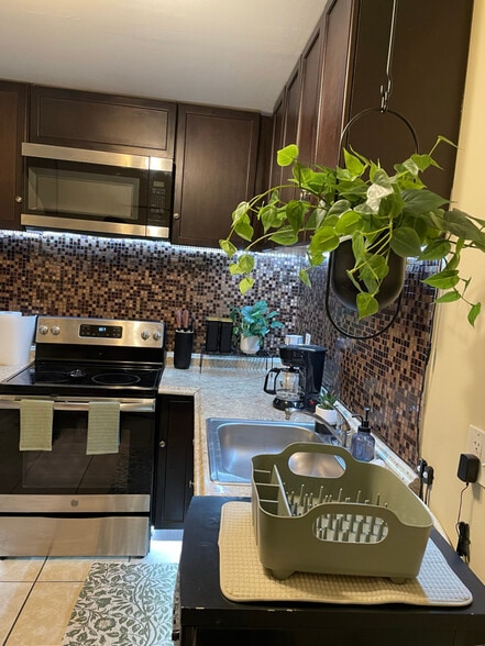 Building Photo - 888 W Lombard St