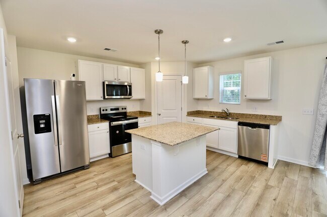 Building Photo - 1718 Canopy Dr