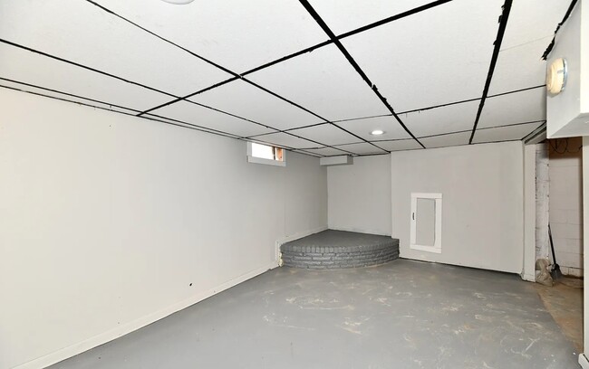 Building Photo - 3910 E 34th St