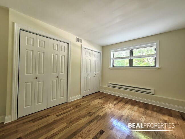 Building Photo - 555 W Arlington Pl