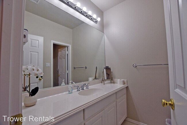 Building Photo - 4 br, 3.5 bath House - 26 Dolores Ct.