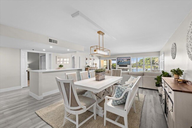 Building Photo - 364 Golfview Rd