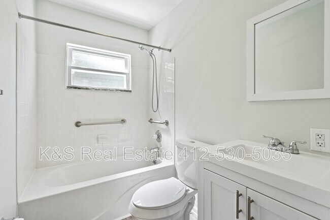 Building Photo - 2723 Kingwood St