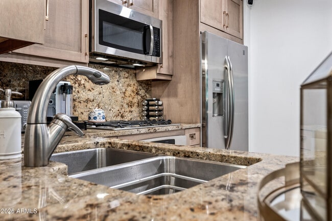 Building Photo - 7151 E Rancho Vista Dr