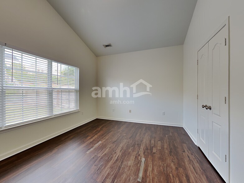 Building Photo - 127 Mercer Dr