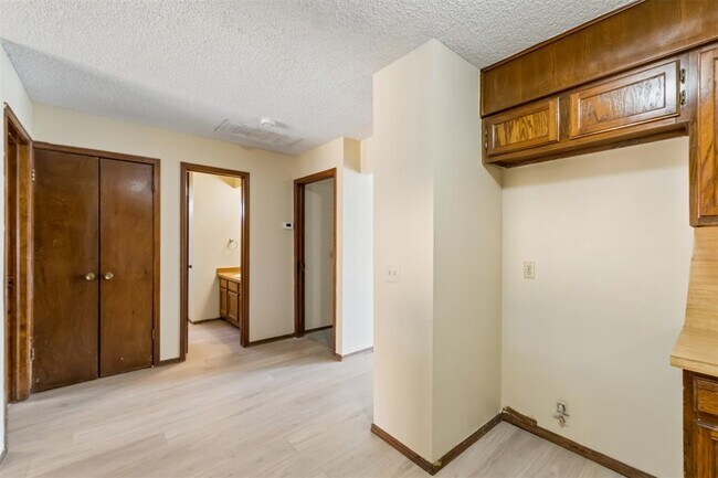 Building Photo - 208 Hudson Pl