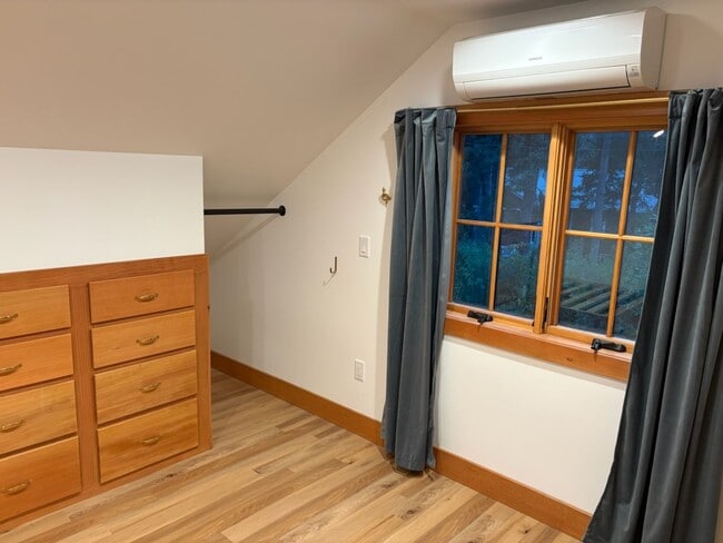 Building Photo - Downtown Bozeman Apartment for Rent!