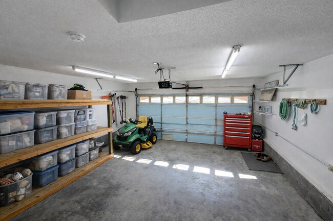 Building Photo - $1795 - 3 Beds 2 Baths + Bonus Room