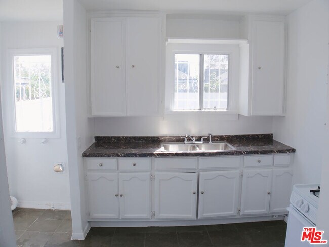 Building Photo - 540 W 107th St