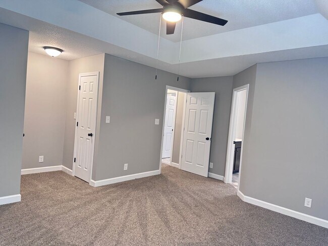 Building Photo - 130 Shady Maple Dr
