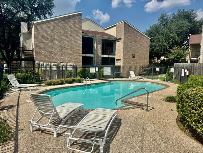 Building Photo - 8100 Cambridge St