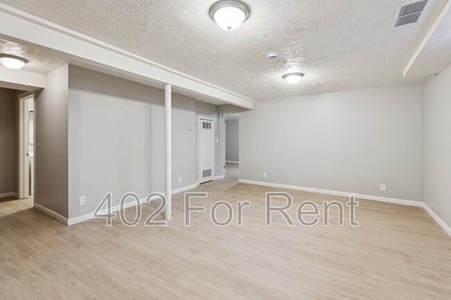 Building Photo - 3823 Saratoga St