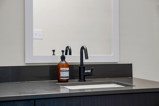 Building Photo - 617 N 12th St