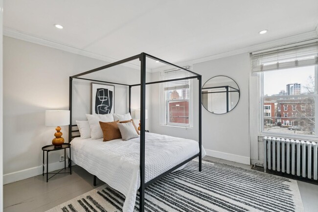 Building Photo - 1228 Catharine St