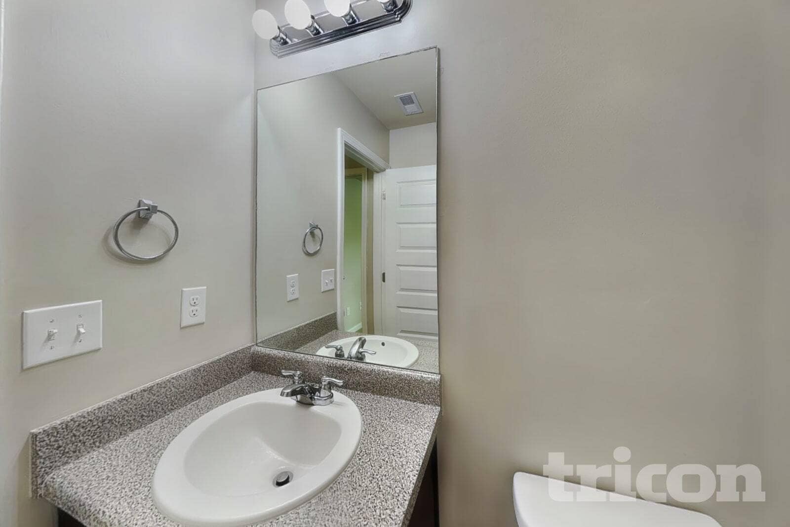 Building Photo - 1095 Lear Dr