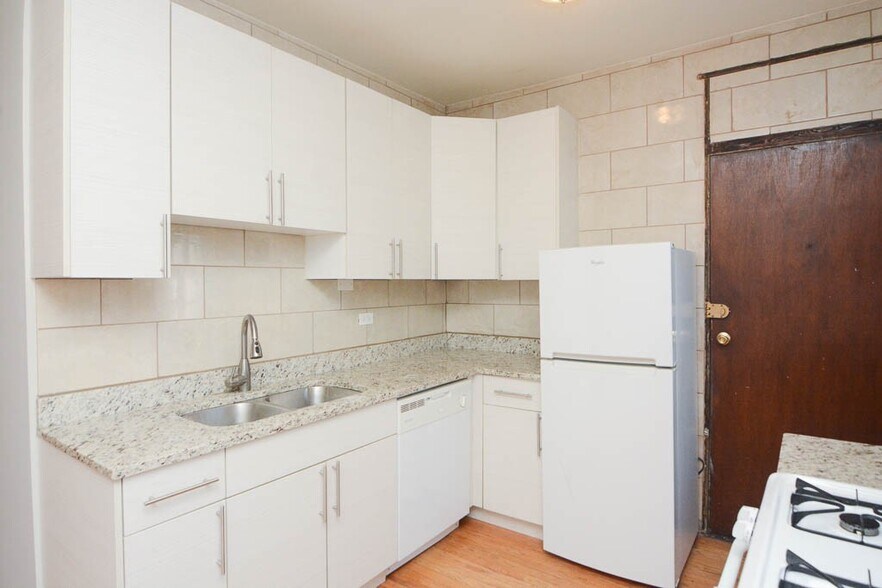 Building Photo - 4232 N Paulina St