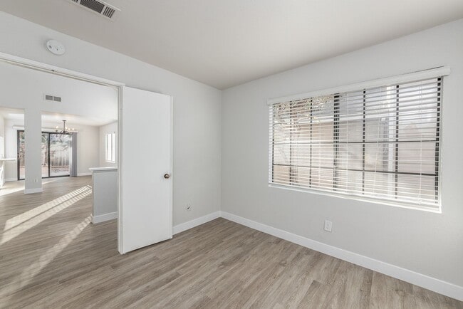 Building Photo - 6908 Quiet Cove Dr